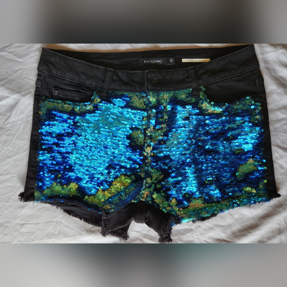 Women's Blackheart Hot Topic Sequin Low Rise Shorts Size 9 - Picture 2 of 6